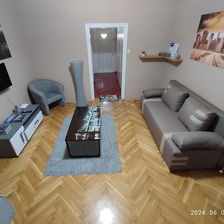 Startpont Apartman Печ Екстер'єр фото