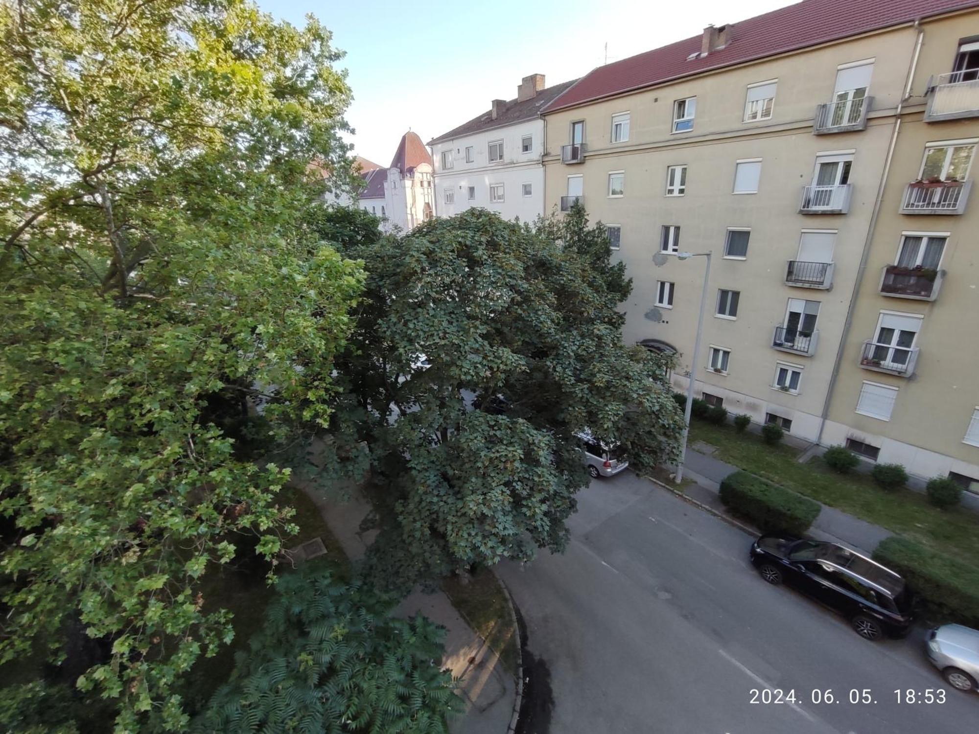 Startpont Apartman Печ Екстер'єр фото